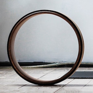 Yoga wheel in legno